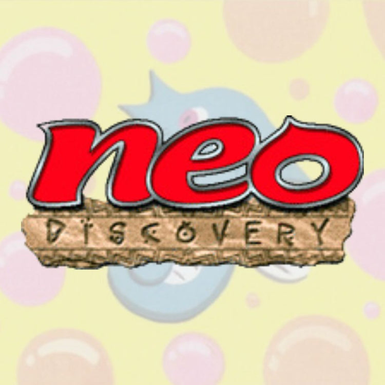 Logotyp för Pokémon Neo Discovery expansion med röd text på en stenbakgrund med ett blått seahorse-motiv i bakgrunden